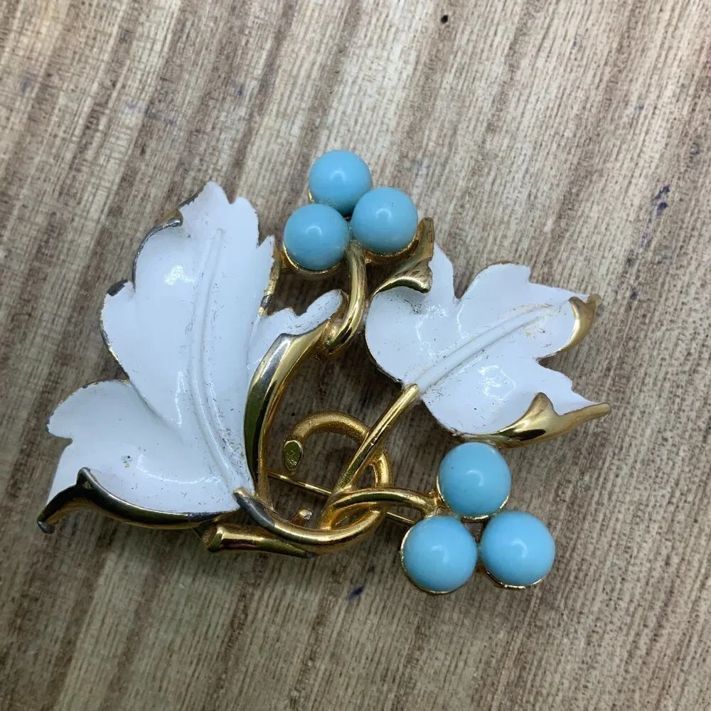 Sarah Coventry Vintage Gold Metal White Enamel Maple Leaf Brooch